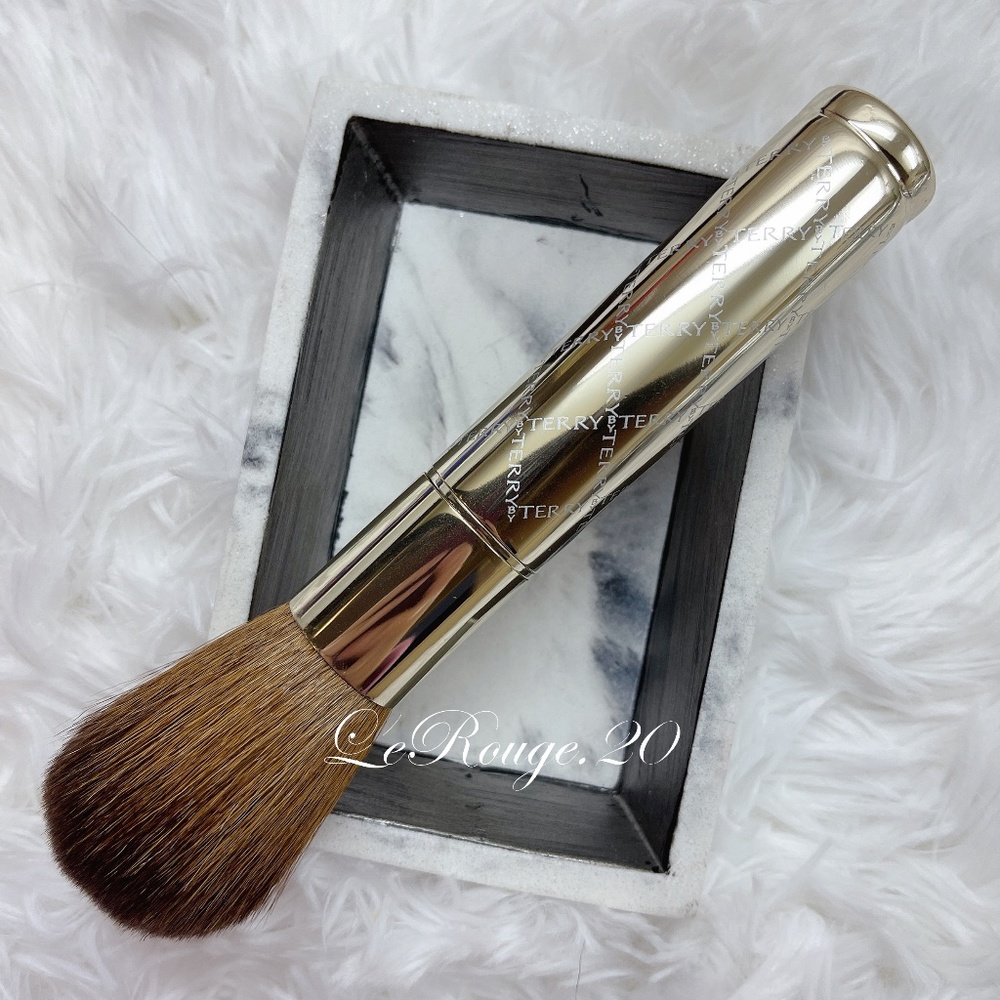 Byterry powder brush